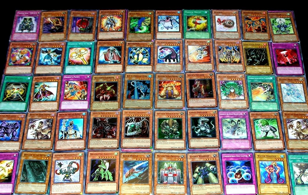 50 Yu-Gi-Oh! Cards Lot Gift Set with Guaranteed Holo YuGiOh Cards.